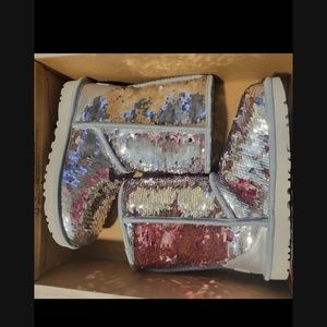 Sequin Uggs brand new Size 6